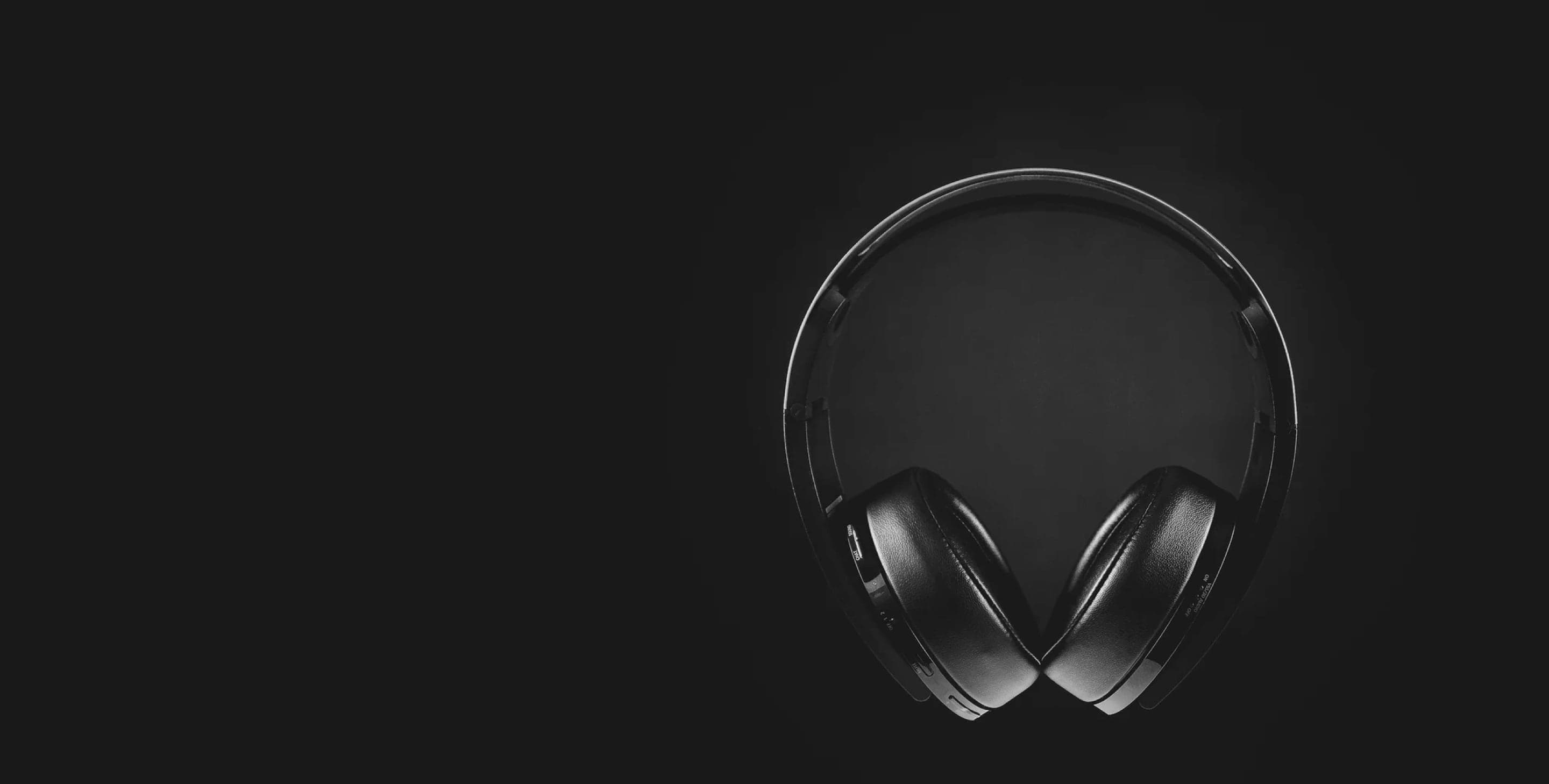 A closer image of XX99 Mark II black headphones